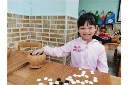 抱著手機(jī)打游戲，不如報(bào)個(gè)圍棋課！