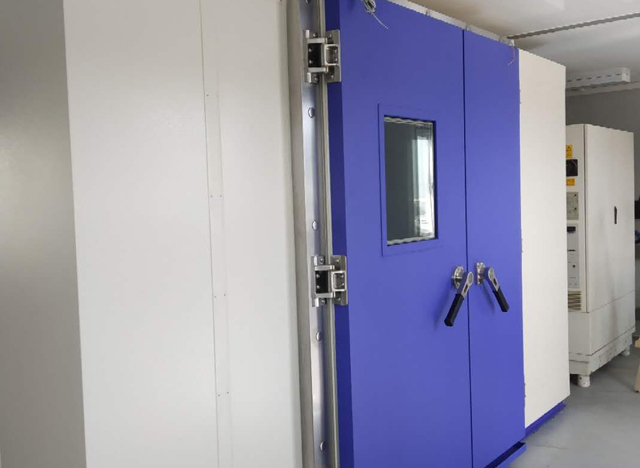 High and low temperature walk-in laboratory